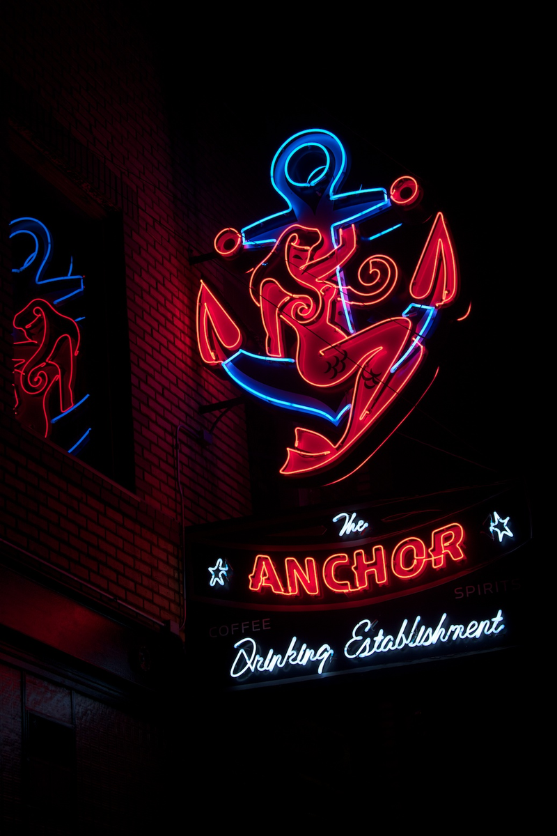 Illustration for article titled 19 Dazzling Photos Of Neon Signs